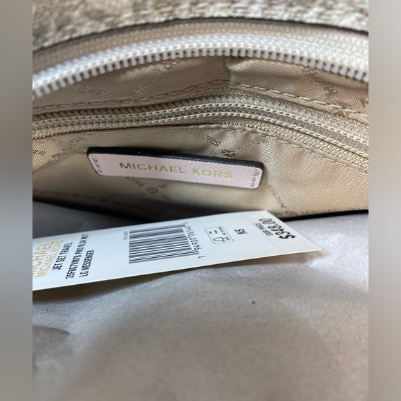 MICHAEL KORS JET SET TRAVEL LARGE LOGO MESSENGER BAG - Picture 8 of 9